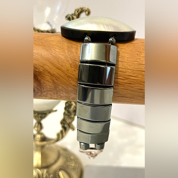 Tungsten Link with a large Mabe Pearl Bracelet - Picture 7 of 10